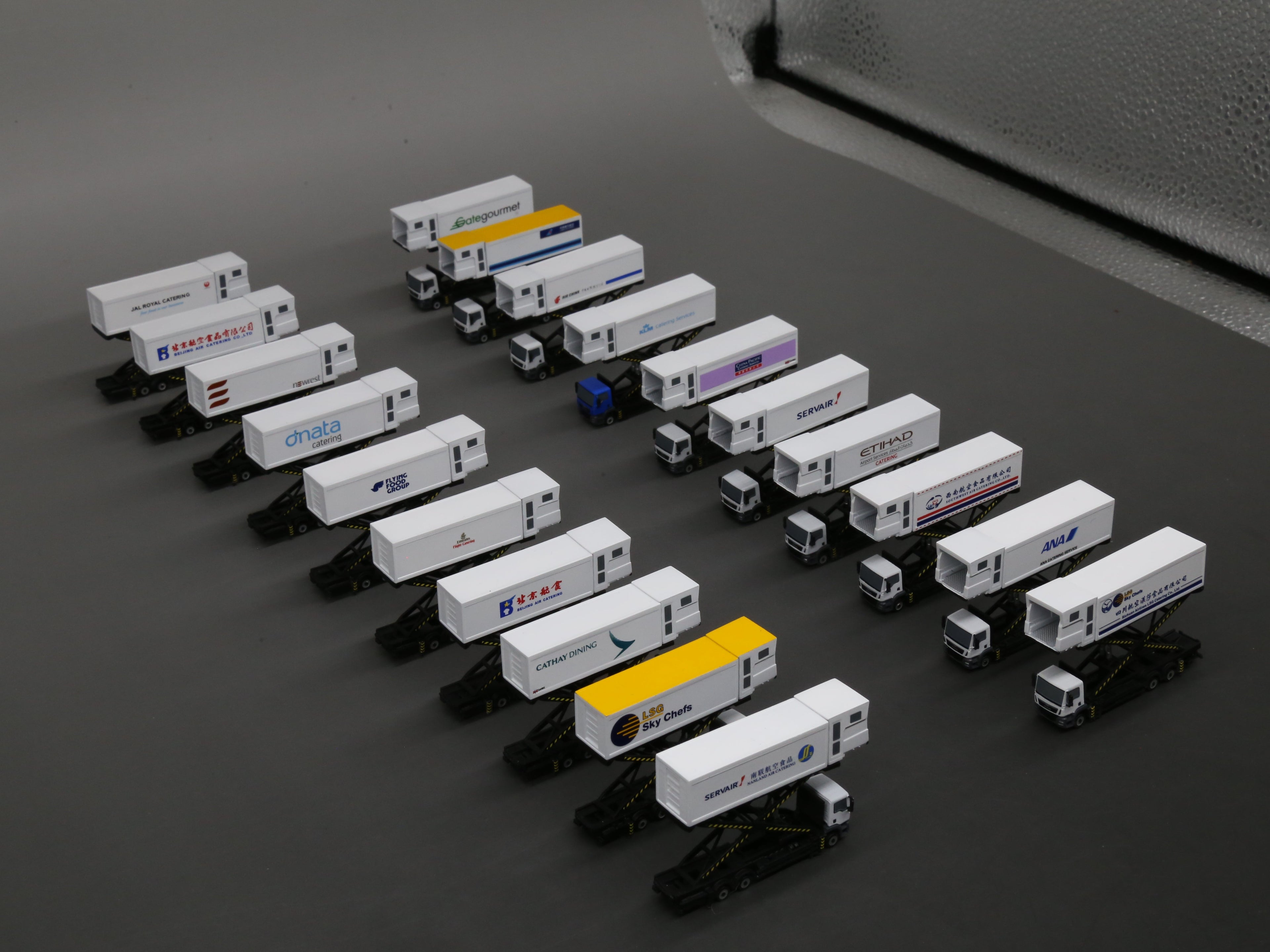 1:400/200/144 scale Airport Catering truck