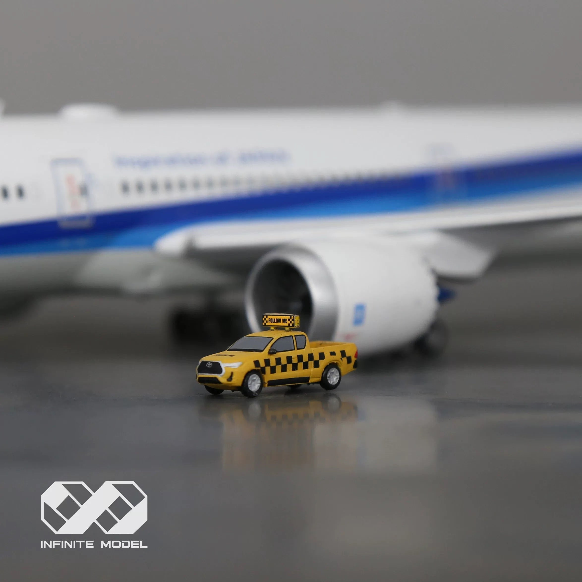 1:400/200/144 scale Airport FOLLOW ME CAR