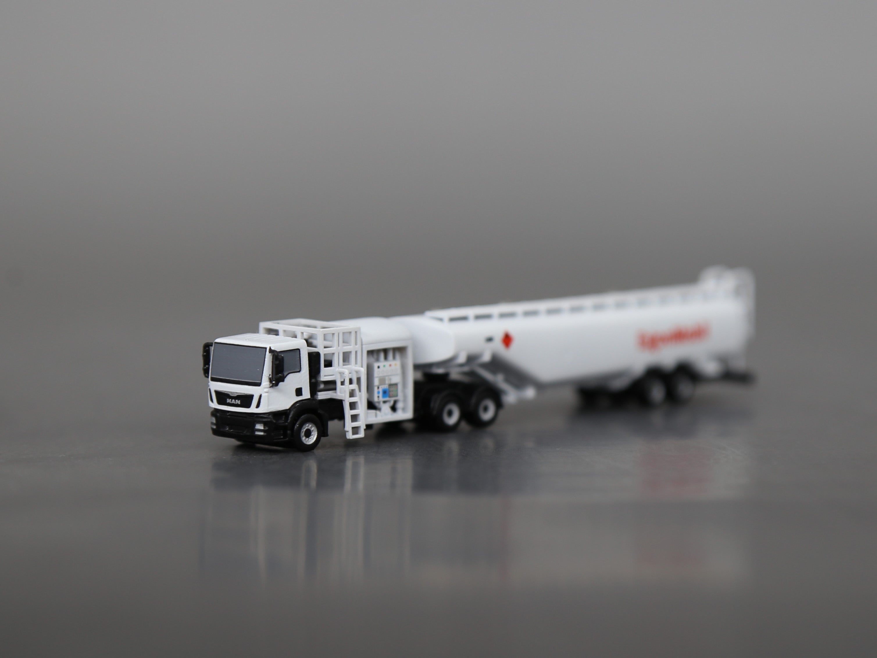 1:400/200/144 Aircraft Exon Mobil Gas Refueler Finished Printed 3D Model