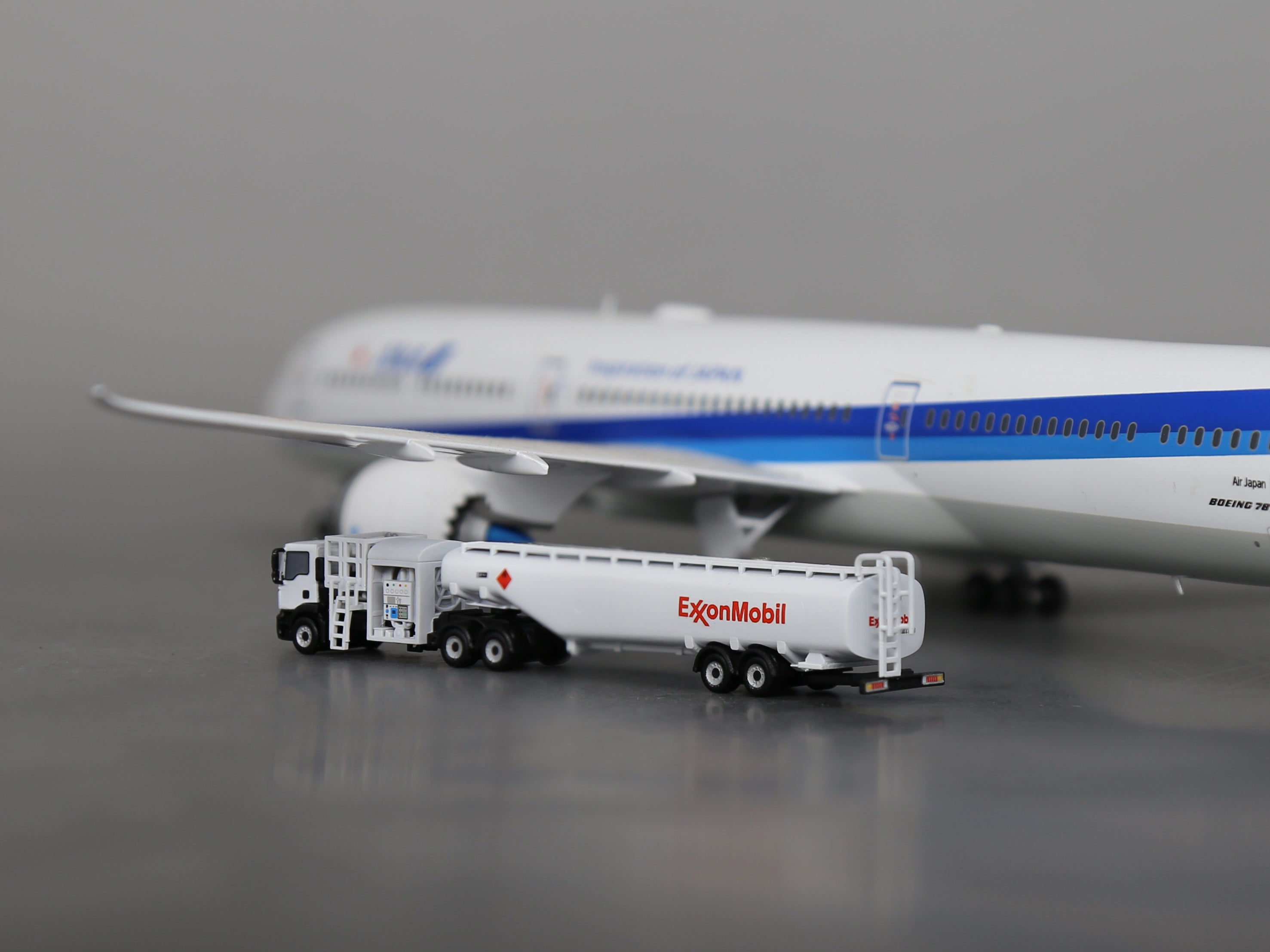 1:400/200/144 Aircraft Shell plc Gas Refueler Finished Printed 3D Model