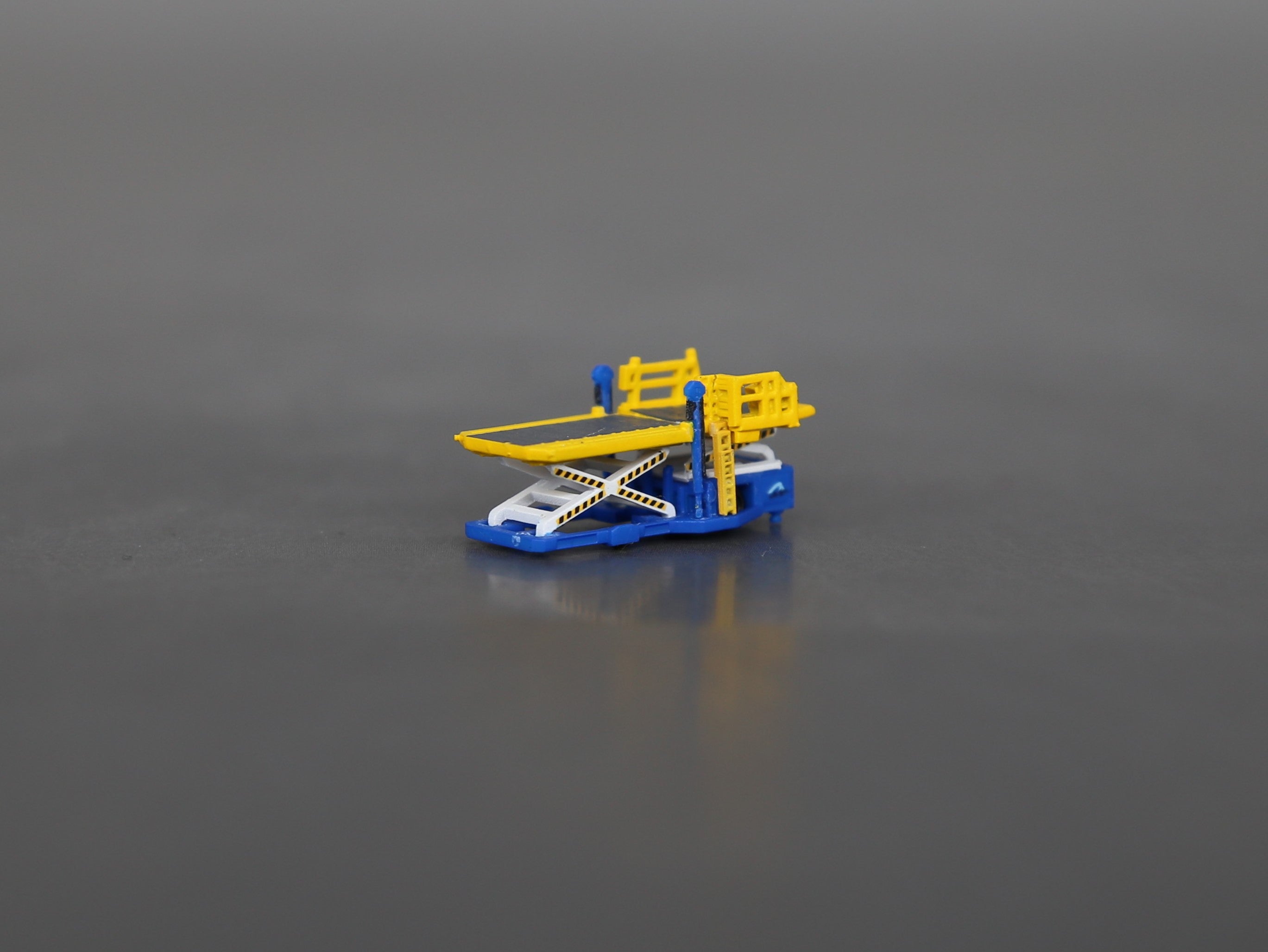 Scale 1:400 Blue trepel champ 70 airport cargo loader Finished Painted Printed 3D Model