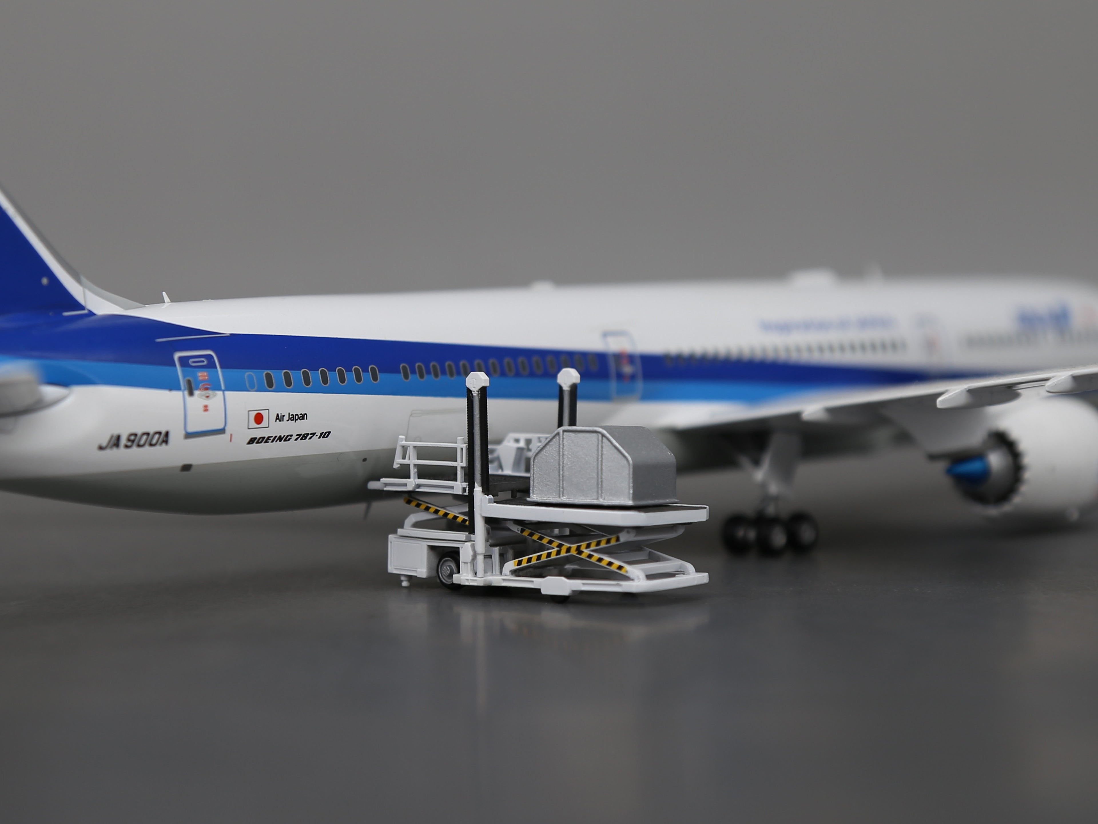 Scale 1:200/144 White trepel champ 70 airport cargo loader Finished Painted Printed 3D Model