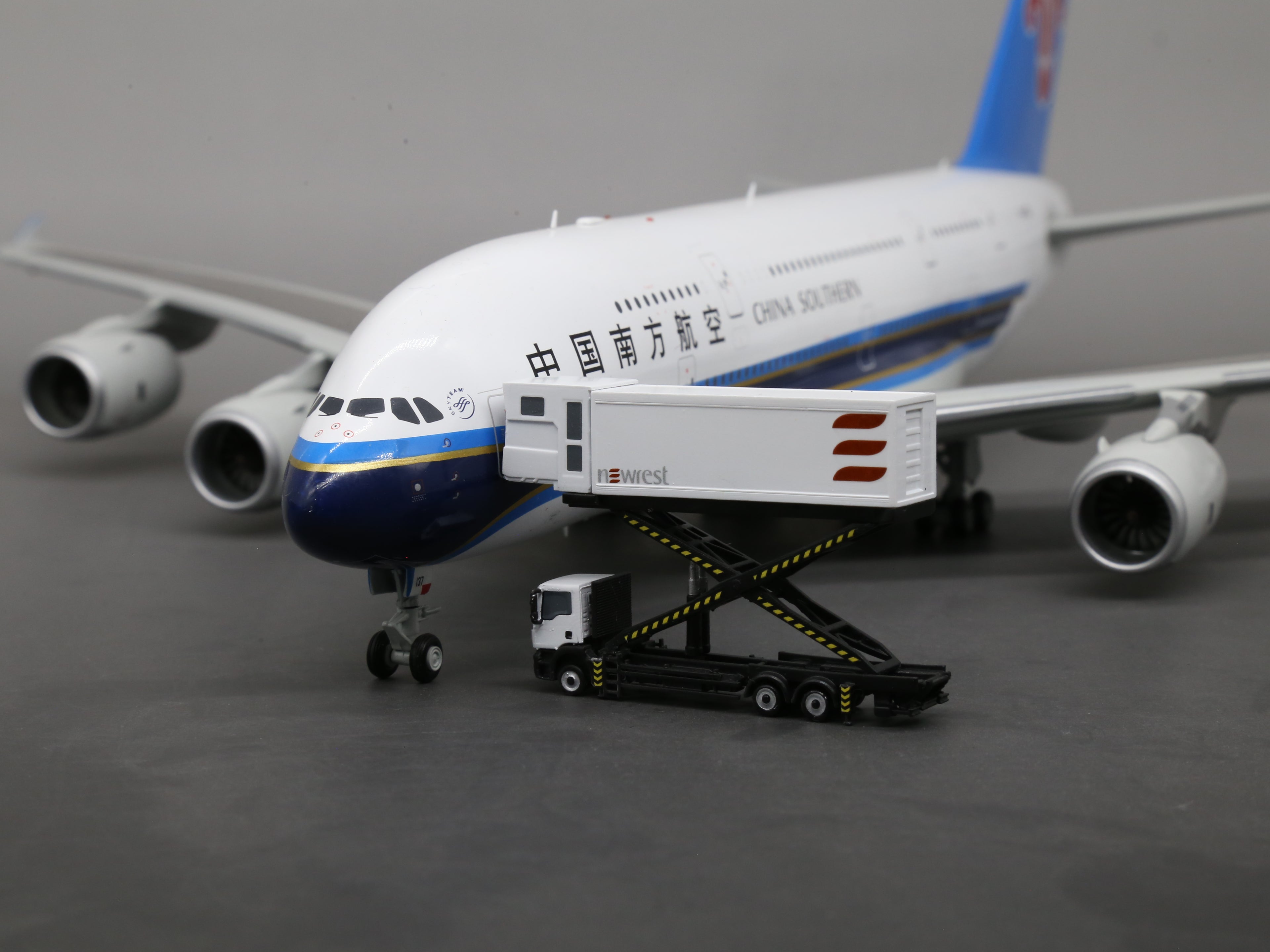 Scale 1:400/200/144 Airport NEWREST Catering truck printed Finished 3D Model car
