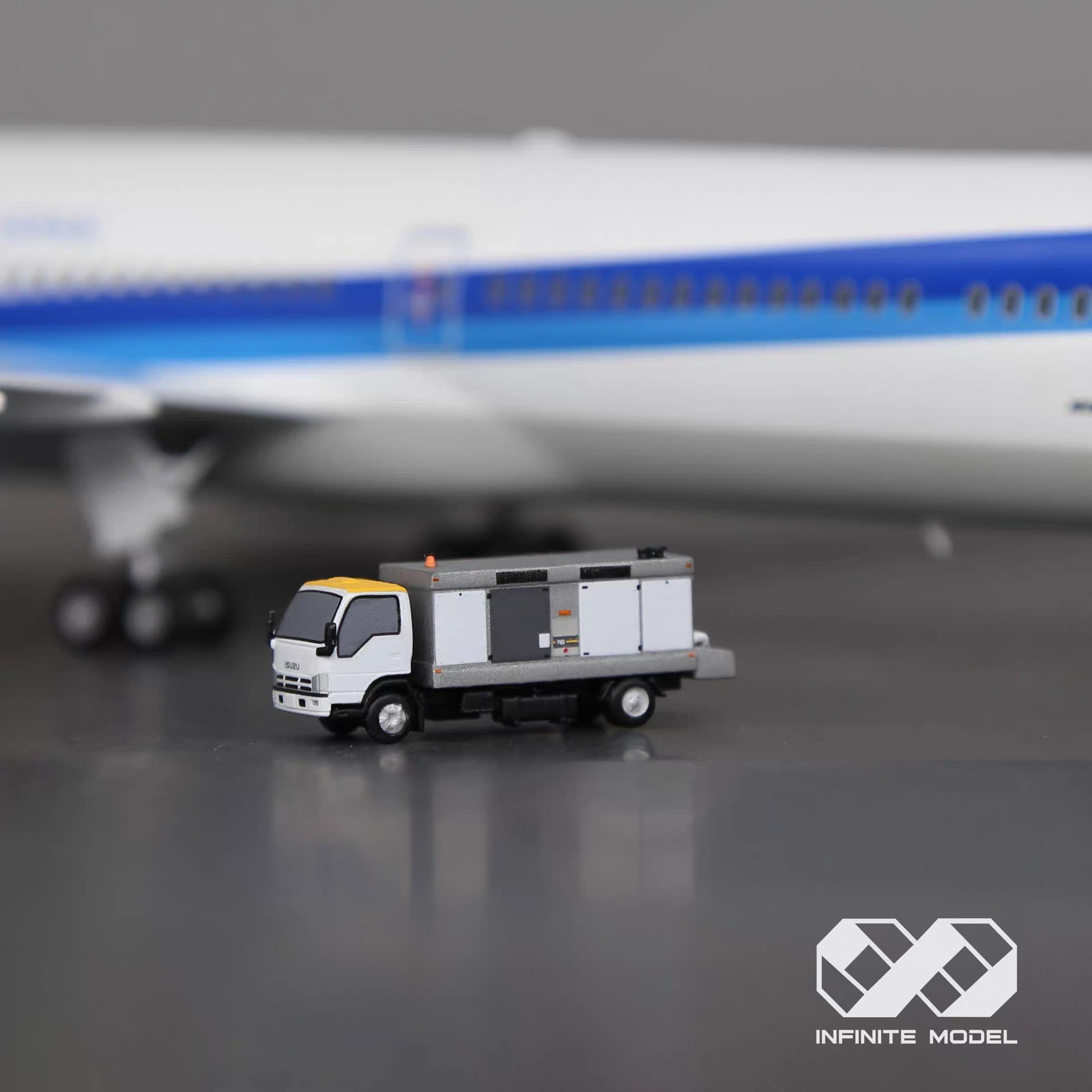 Scale 1:200 Aircraft power vehicle ISUZU ASU-600 Finished 3D Model Car