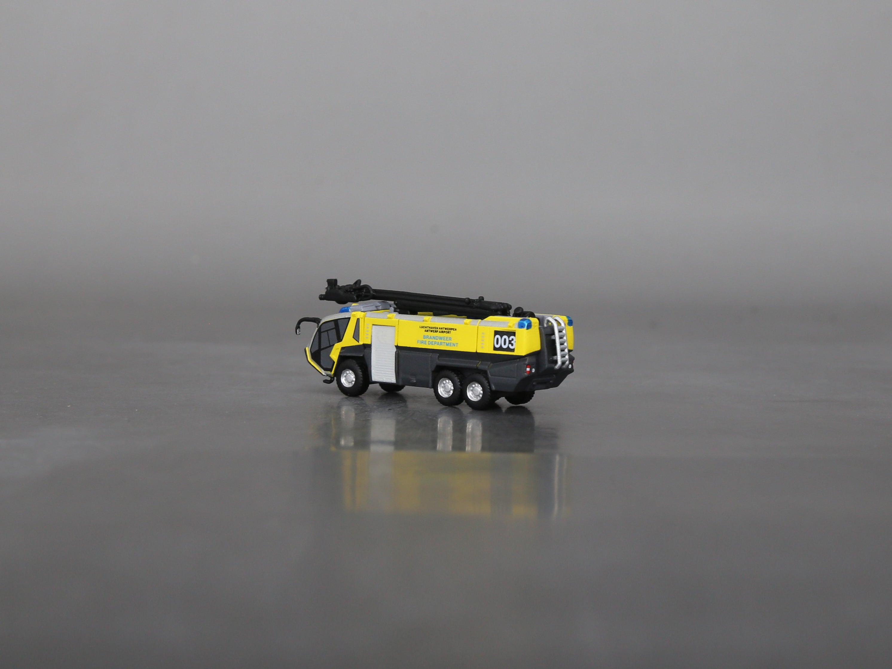 Scale 1:200 Antwerp airport Panther 6x6 HRET fire truck Painted Printed 3D Model