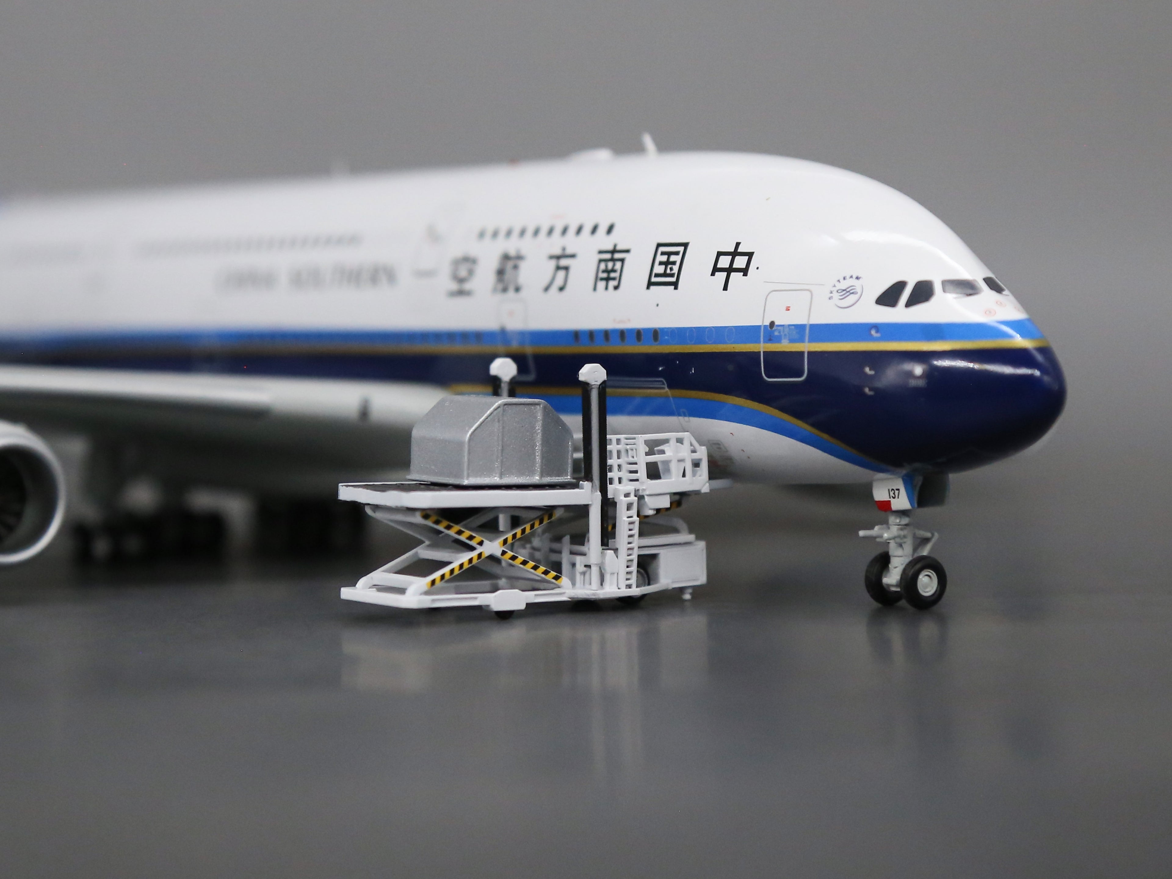 Scale 1:200/144 white trepel champ70 airport cargo loader Finished Painted Printed 3D Model