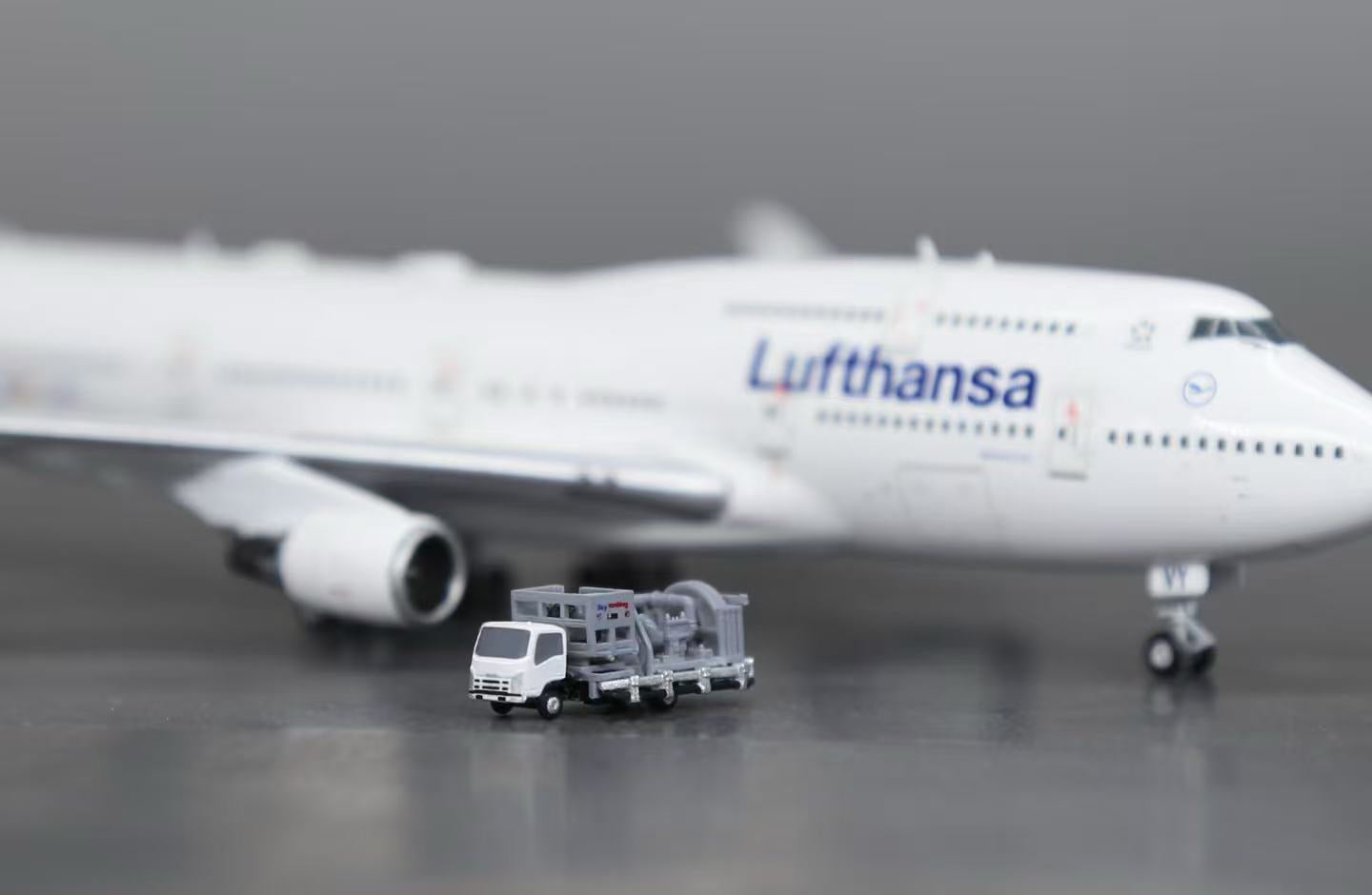 1/400 Airport Skytanking FUEL TRUCK Finished printed 3D Model