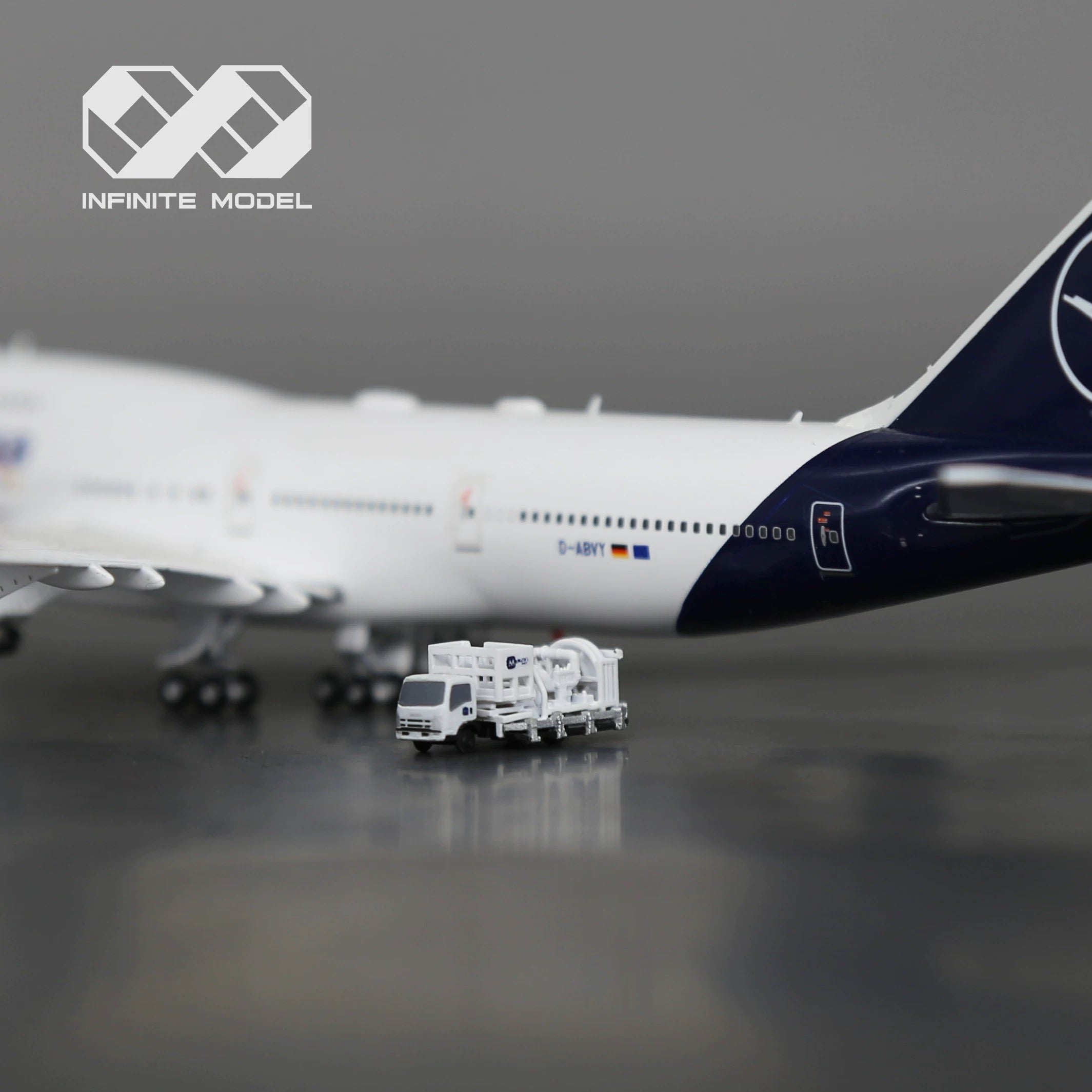 1/400 Airport ISUZU Menzies FUEL TRUCK Finished printed 3D Model