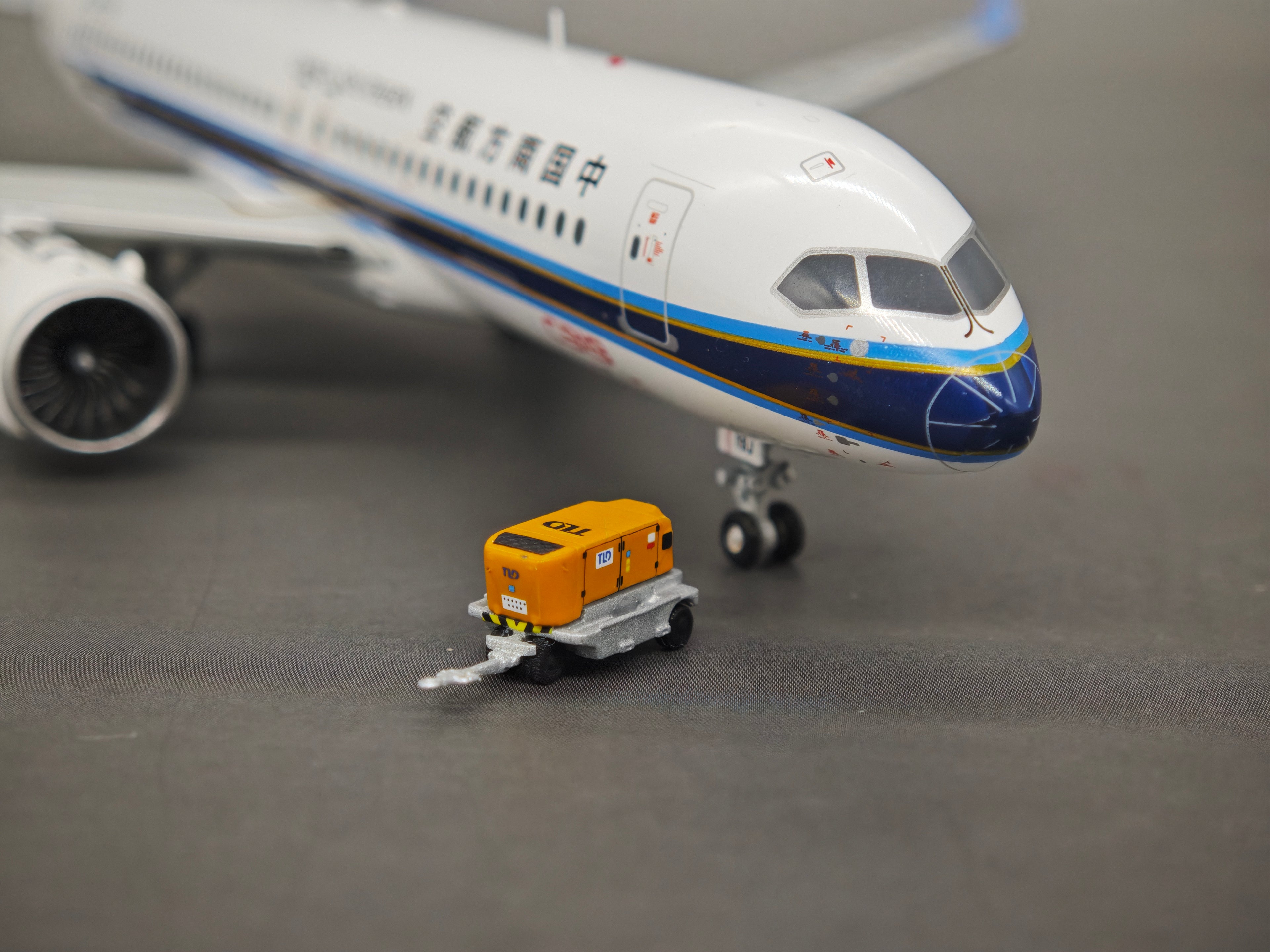 1/200 Airport  GPU-409 Ground Power Unit Car Finished Painted Printed 3D Model