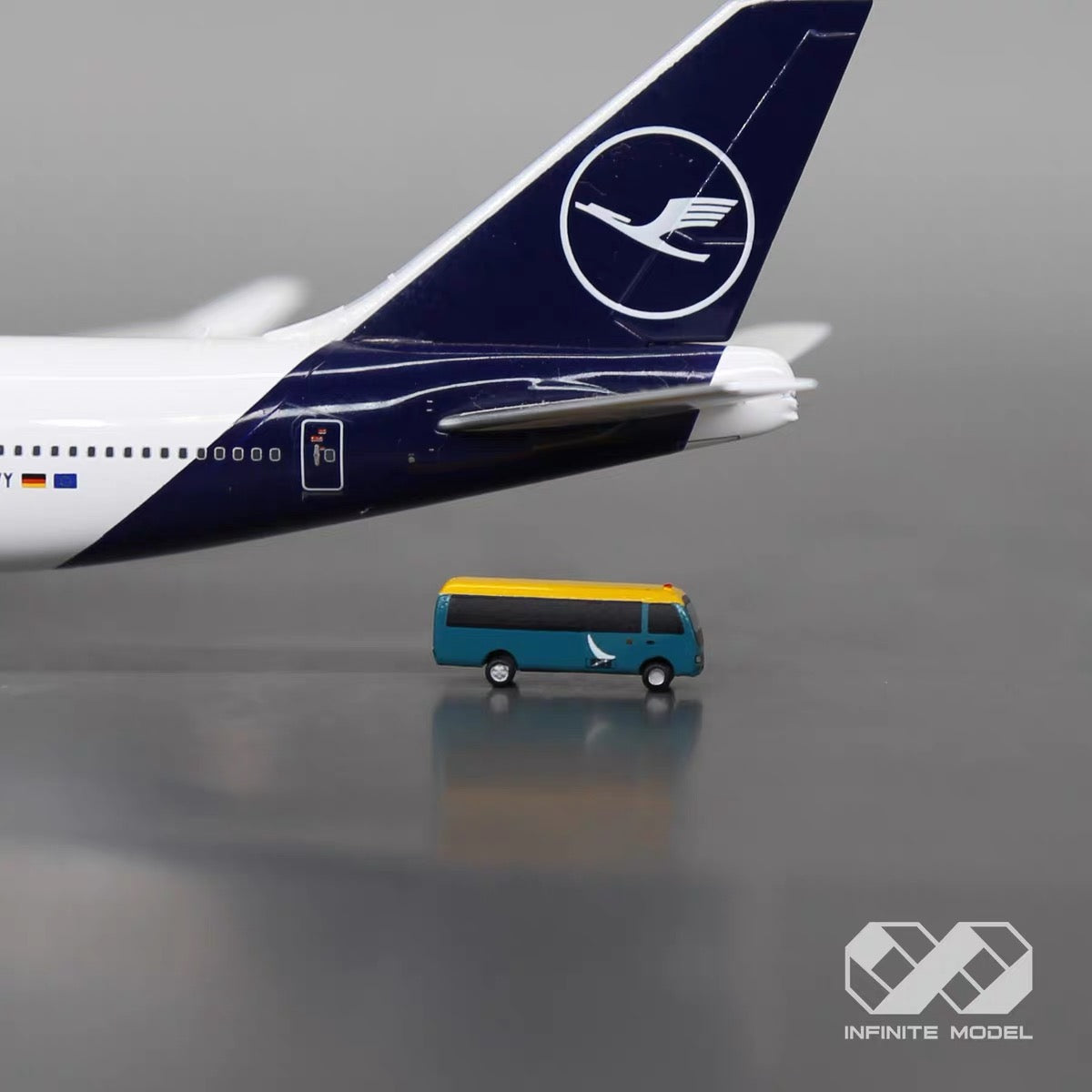 Scale 1:200 Cathy airport coaster vip car Finished Printed 3D Model