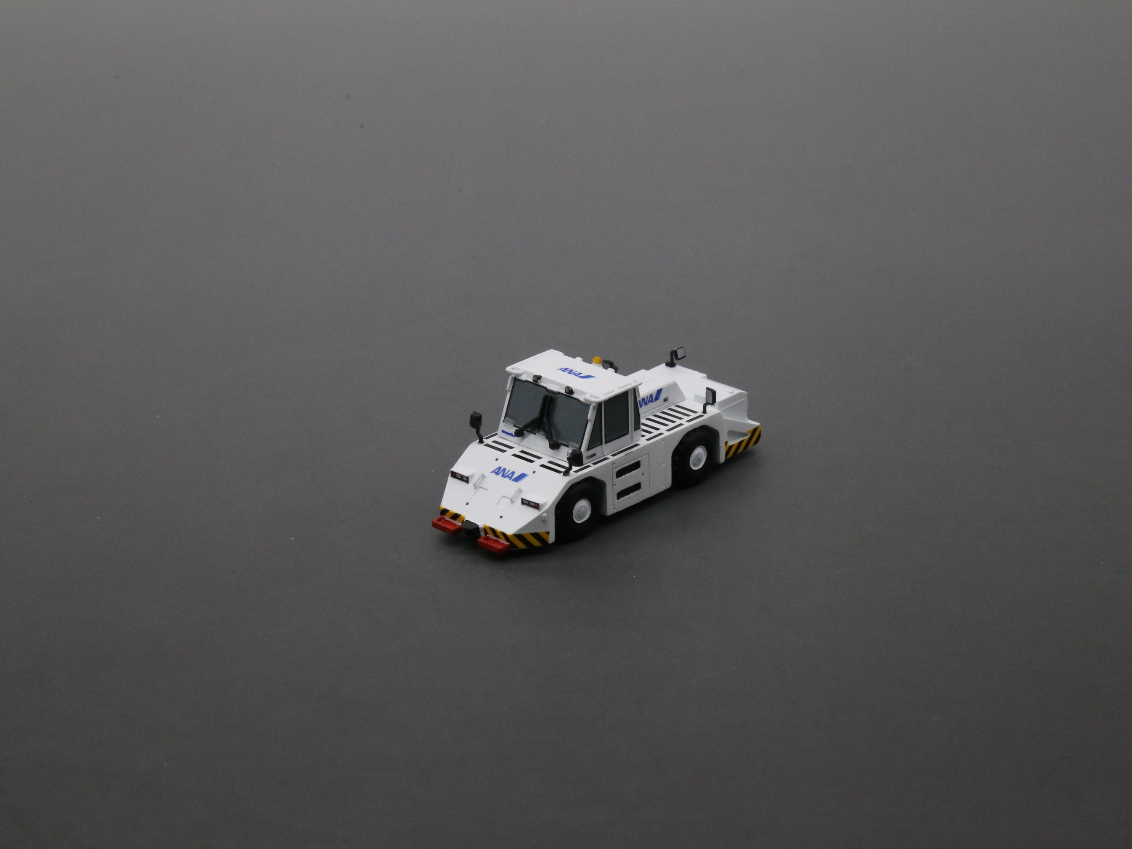 1/200 Airport WT-250 ANA/JAL tractor Finished 3D Model