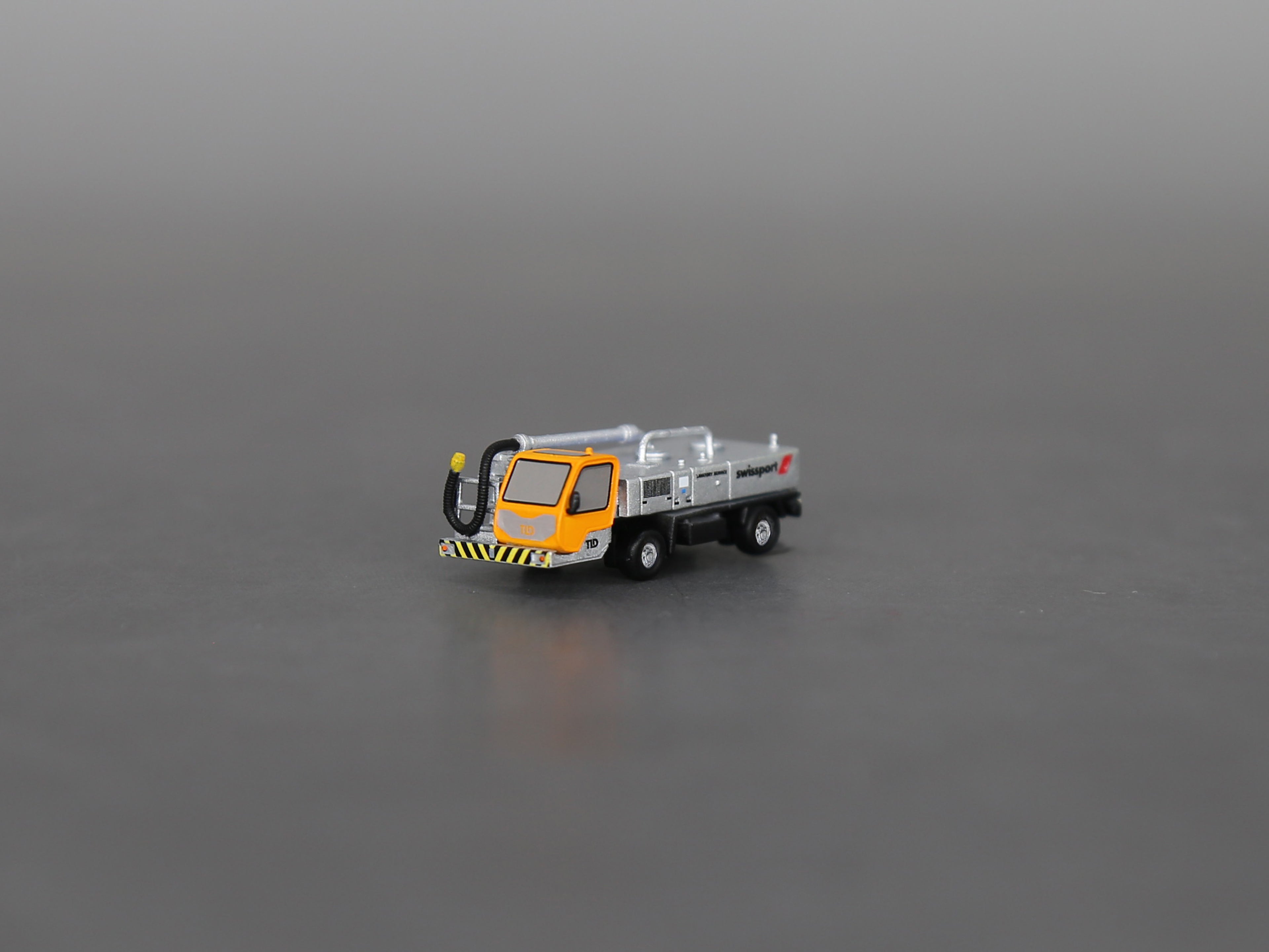 Scale 1:400/200 Swissport TLD LSP-900 Lavatory Truck Painted Printed 3D Model