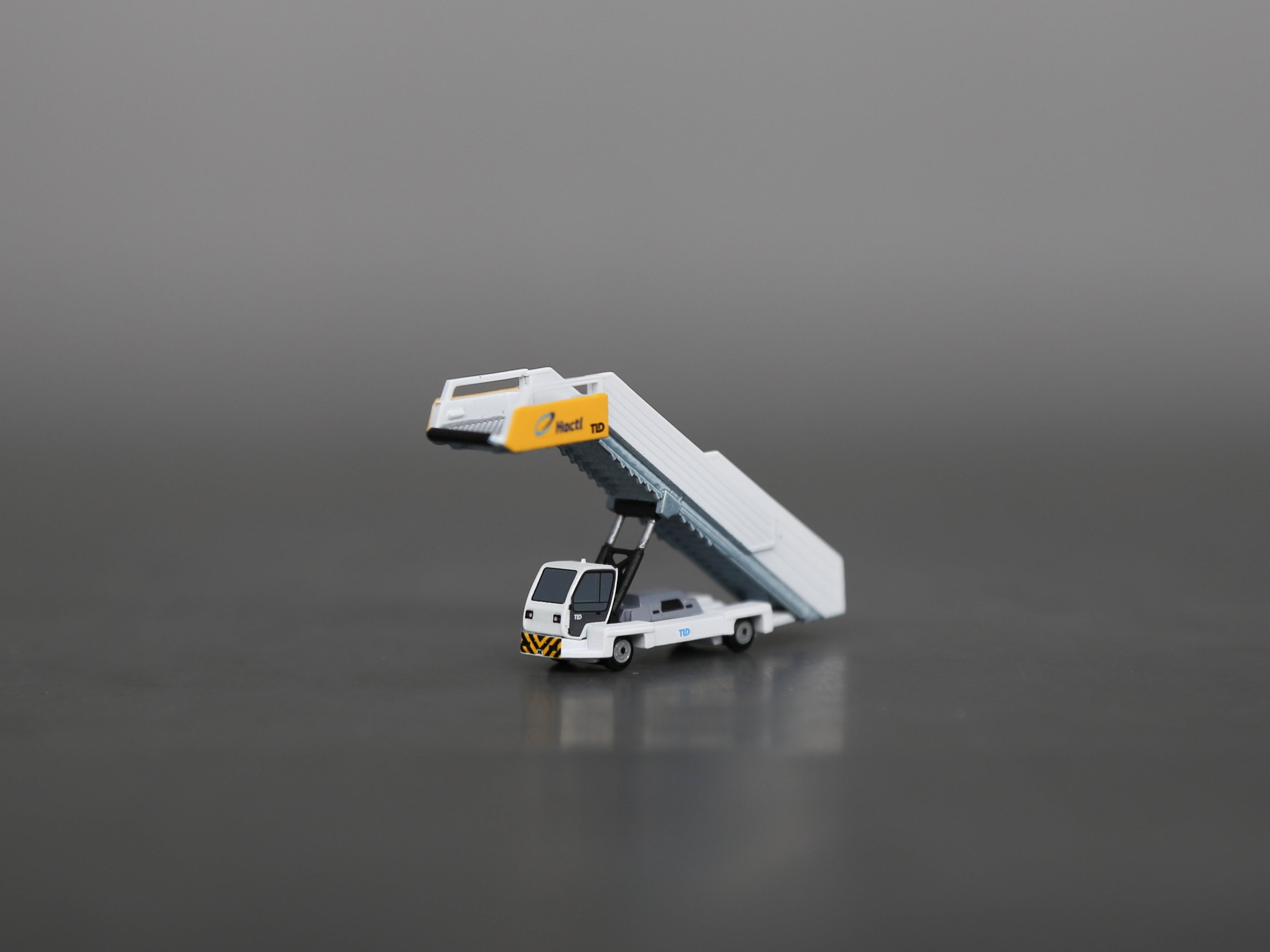 Scale 1:400/200/144 TLD HK airport staircase truck handmade printed Finished 3D Modeling car