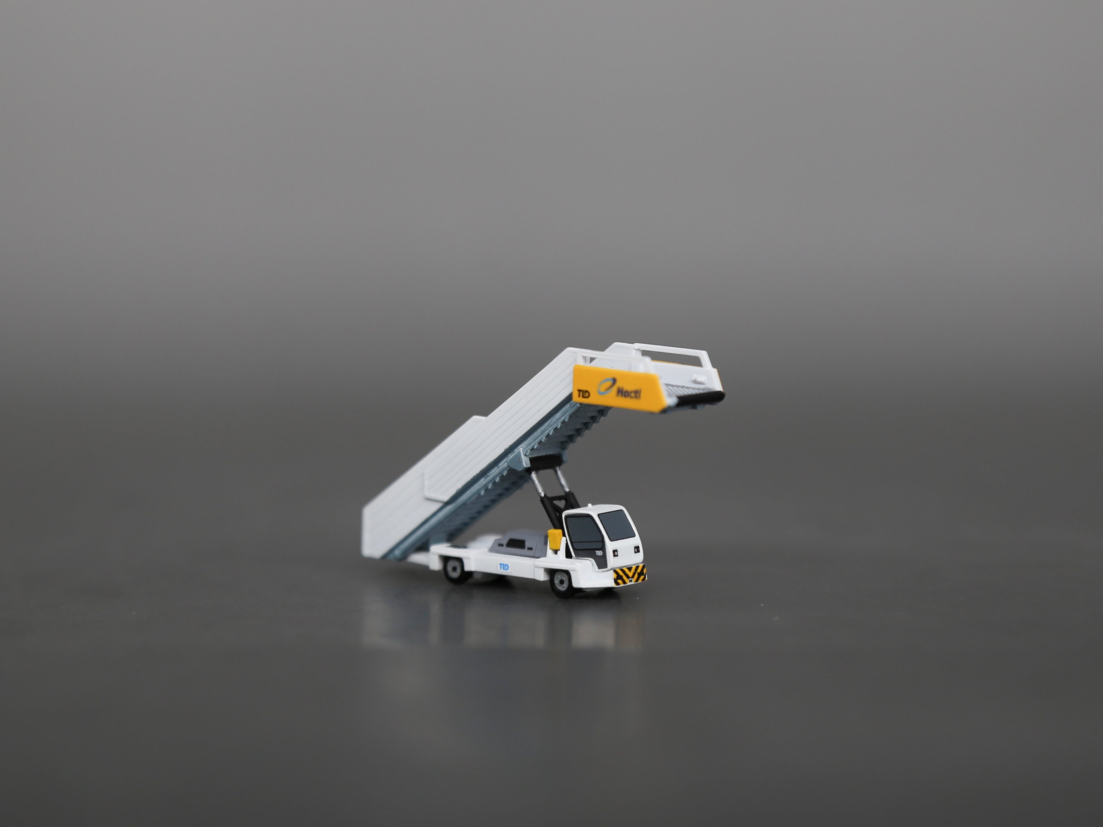 Scale 1:400/200/144 TLD HK airport staircase truck handmade printed Finished 3D Modeling car