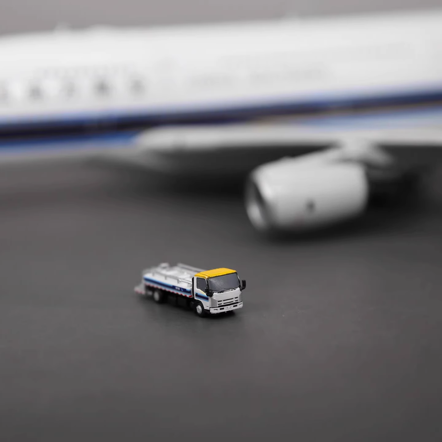 Scale 1:200 Aircraft ISUZU Potable Water Truck Finished printed 3D Model