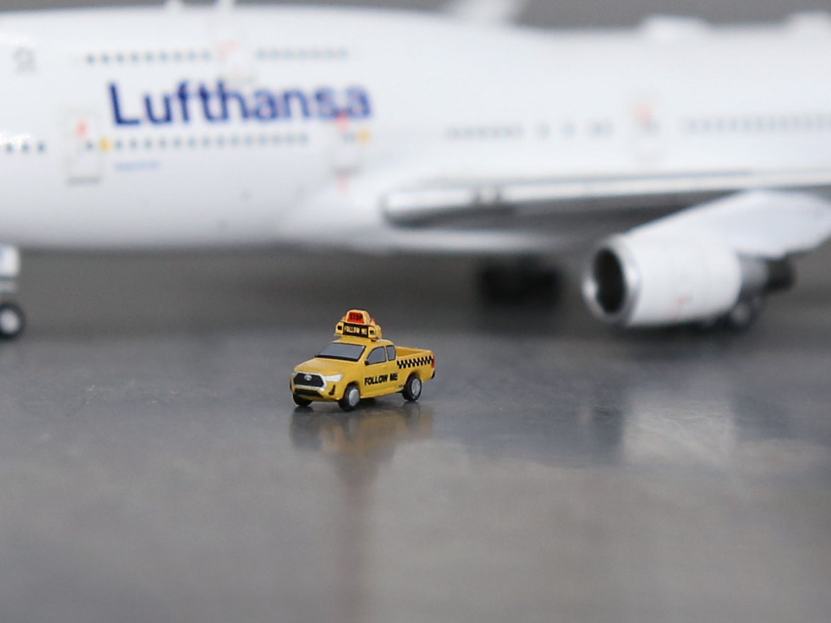 Scale 1/400 airport follow me car Painted Printed 3D Model
